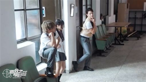 直播一半突失控　男星發飆怒吼嚇哭女星