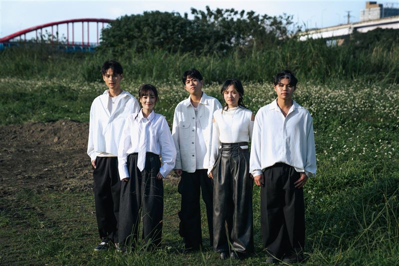 公館青少年政廷(左起)、Lucy、阿傑、婉鈴、Adam面臨畢業焦慮。(圖/遠雄創藝提供)