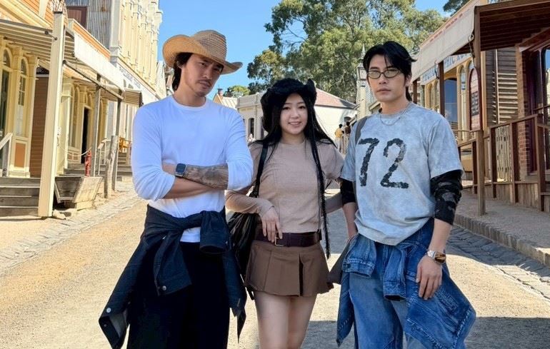 森田（左起）與丫頭詹子晴、Vic陳雋希到澳洲走春。（圖／快電商提供）