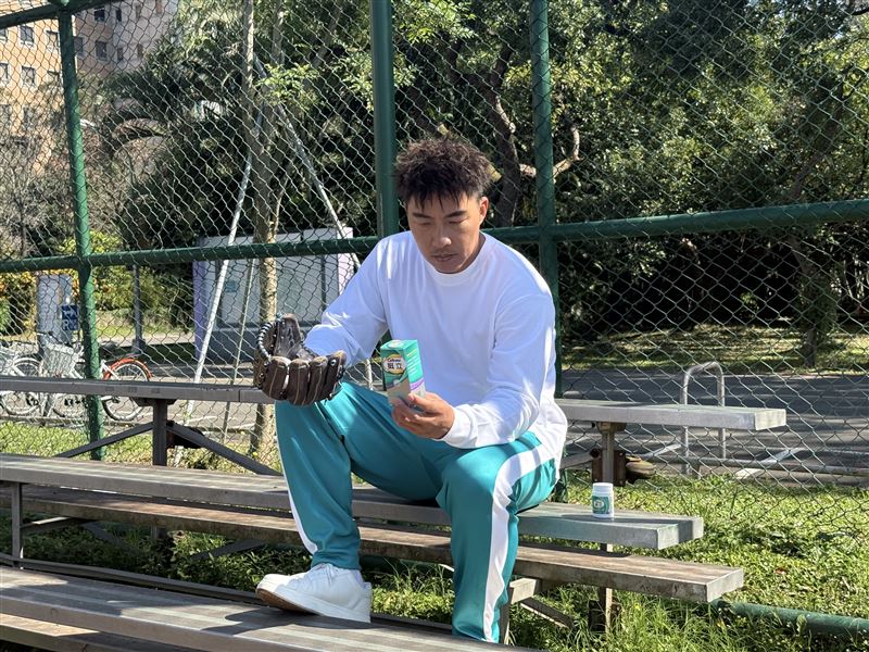 郭泓志表示日常飲食與營養補充也格外重要，科學、效率保養，因此他選擇使用挺立 UCII&reg;關鍵迷你錠！（圖／業者提供）