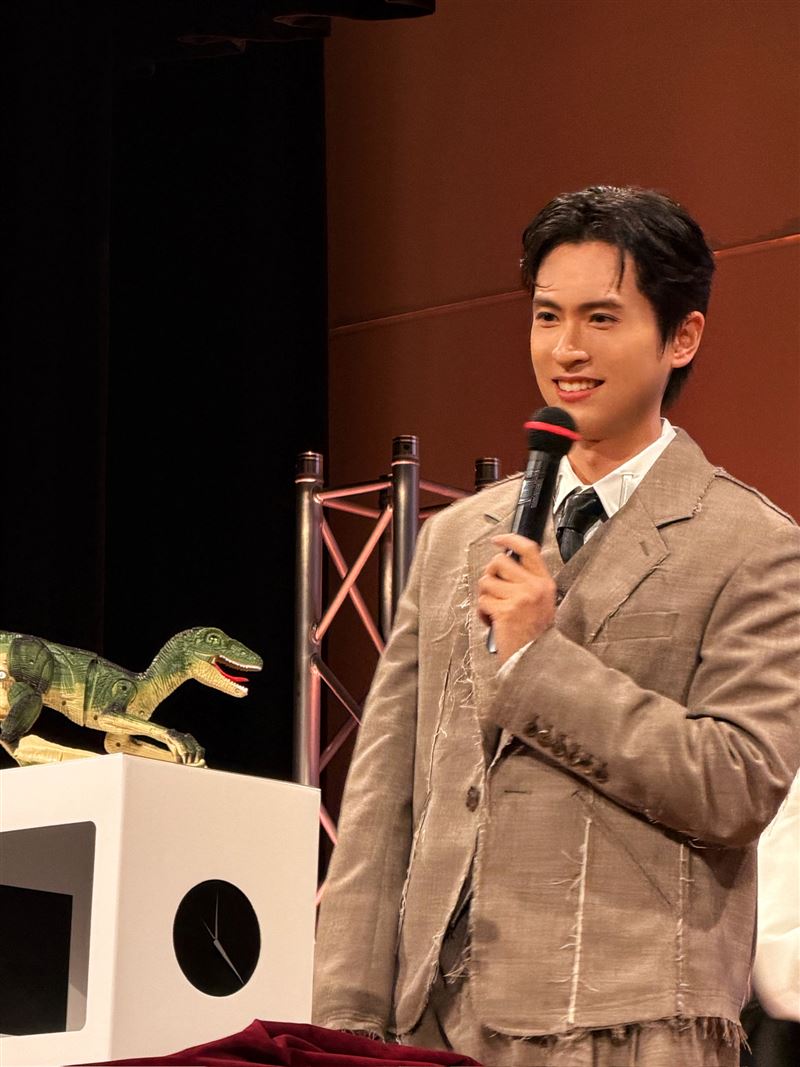 石知田於粉絲見面會遊戲橋段。(圖/百澤娛樂提供)