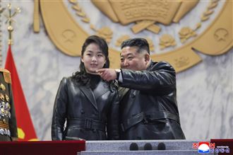 真的要接班？金正恩愛女現身北韓閱兵典禮