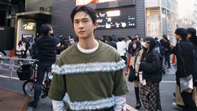 石知田在澀谷與粉絲應援廣告合照。（圖／百澤娛樂提供）