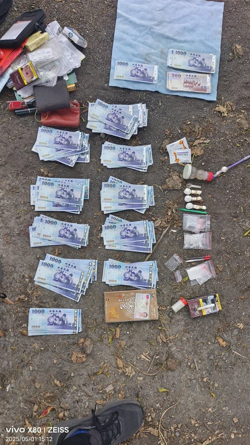 警方查扣大量證物。（圖／翻攝畫面）