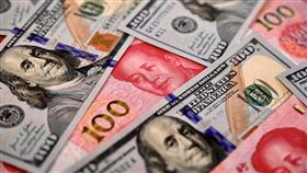 中國央行的美元外匯儲備未明顯增加，但美國研究員刊文警告別被表現欺騙，中國並未「去美元化」，反倒是狂掃美元，將之搬進國有銀行的「倉庫」。（圖／翻攝自X平台 @BienPerez）