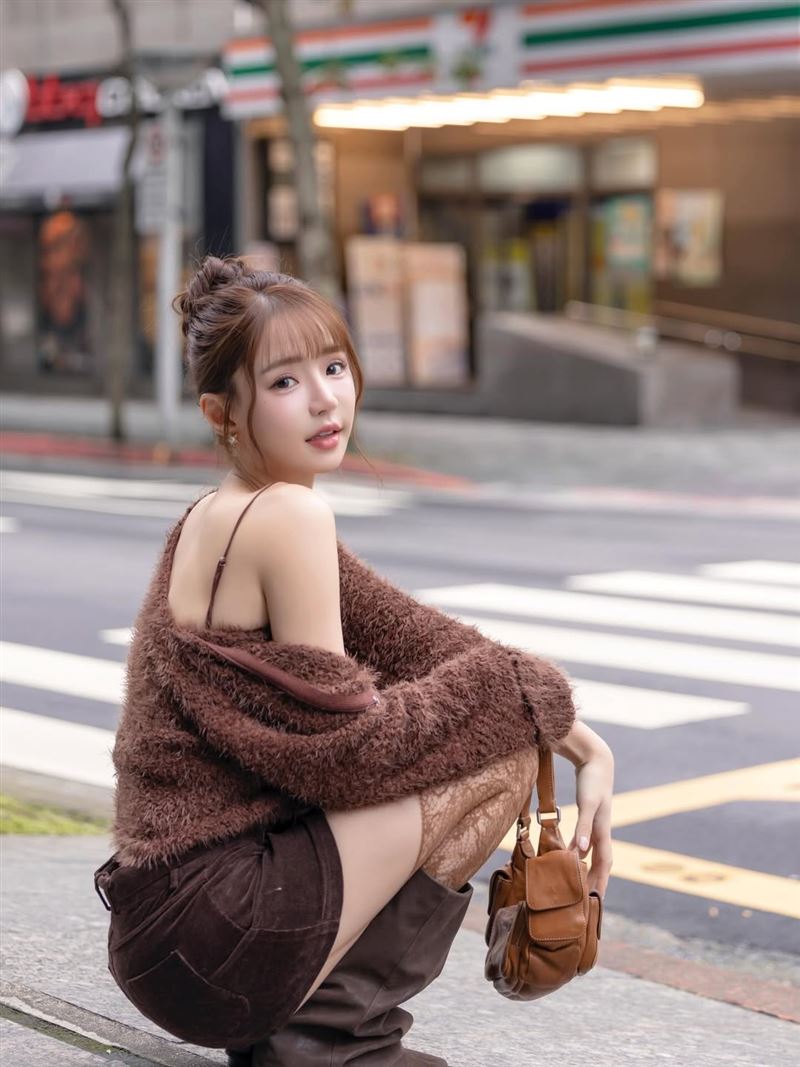 女星元元在韓國食物中毒卻無法看醫生。（圖／翻攝自IG @1105ya）