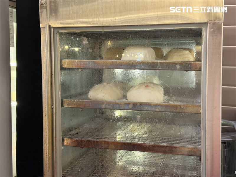 台大醫院美食街包子店爆食安疑慮。(圖/記者蔣季容攝影)