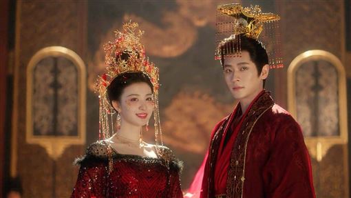 王楚然霸總上身推倒丞磊　吻戲幕後大公開