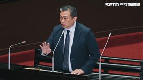 王定宇指出，政治人物不該找駭客駭入民間或公家的資料庫，不僅嚴重侵權，在美國FBI眼中更是重罪，中國有5人駭入美國的資料庫，因此遭全球通緝。若數發部有能力找到，就該儘速偵辦，嚇阻此類行為。（圖／記者楊士誼攝影）