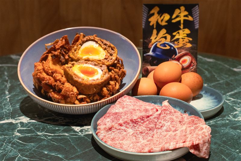 GUMGUM Beer &amp; Wings推出「和牛抱蛋」。(圖／GUMGUM Beer &amp; Wings提供）