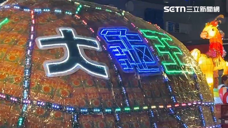 高雄20噸大龜王踩街 萬人齊力拉繩祈福