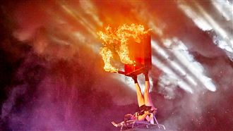 英達人秀滾火桌！楊立微台5巡演重現絕技