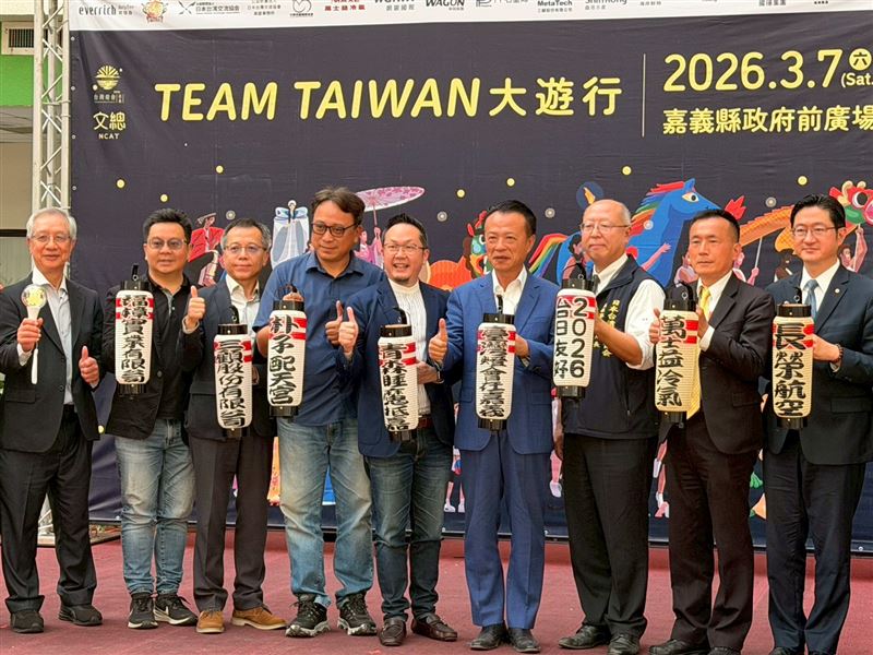 三顧總經理唐洪德與文化總會秘書長李厚慶與嘉義縣長翁章梁