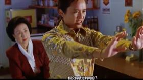 近日，經典港片《與龍共舞》再度在網路上引起熱議，一名網友在社群平台貼出片段截圖，並笑問劇中經典台詞：「這句是不是最經典？」立刻引發大批影迷留言討論。（圖／翻攝自B站）