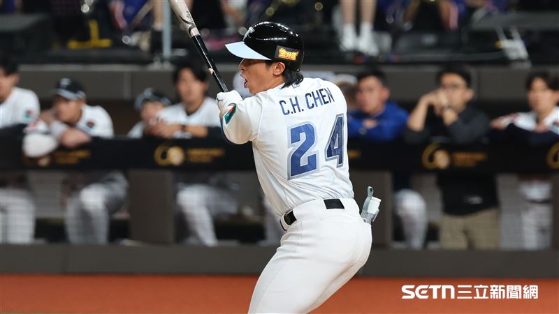 台日棒球國際交流賽，經典賽台灣隊中外野手陳傑憲被徐若熙三振（圖／記者劉彥池攝影）