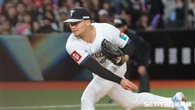 台日棒球國際交流賽，經典賽台灣隊第5任投手林凱威。（圖／記者劉彥池攝影）