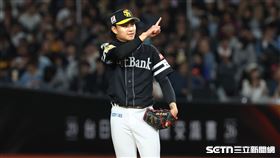 台日棒球國際交流賽，軟銀鷹先發投手徐若熙投3局僅挨1安。（圖／記者劉彥池攝影）