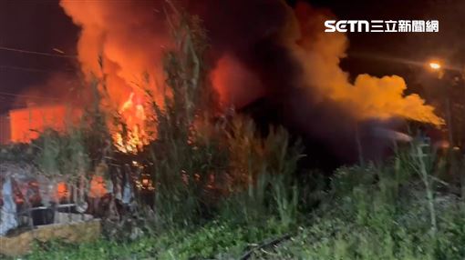 新／大火吞噬宜蘭平房　屋主逃出望家崩潰
