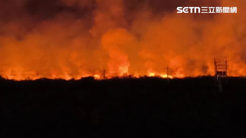台東知本濕地驚傳火警，熊熊火勢迅速延燒