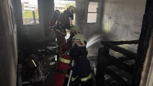 彰化透天厝神明廳起火竄煙！82歲阿公受困