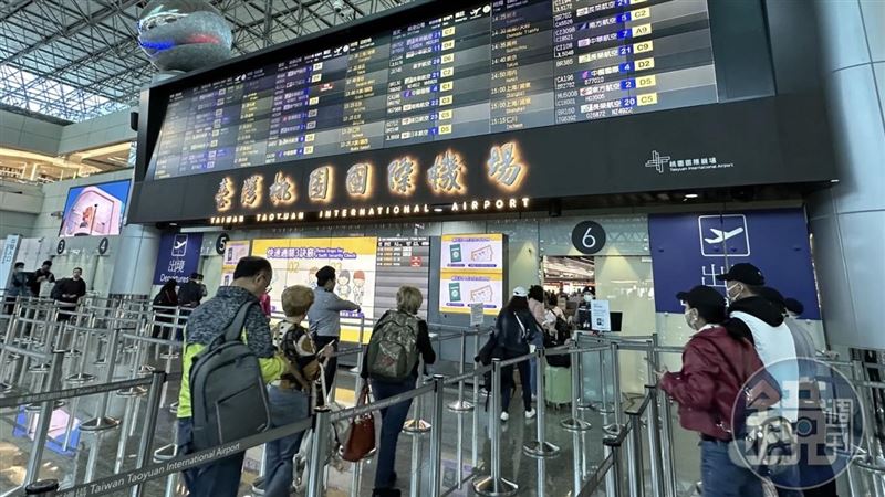 搭機興奮拍「這照片」PO網 她超慘下場曝