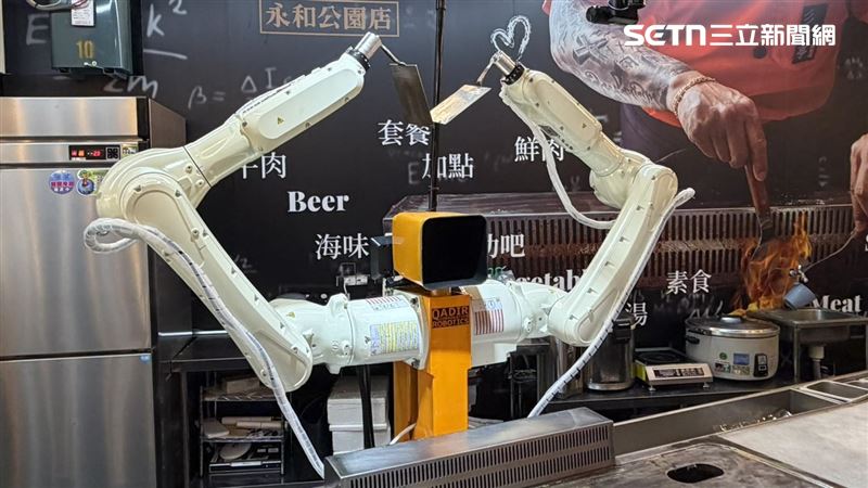 獨/全台首台「AI鐵板燒機器人」解決缺工