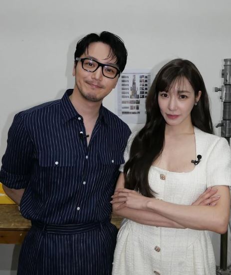 Tiffany、卞耀漢今（27）日完成結婚登記。（圖／取自tiffanyyoungofficial）