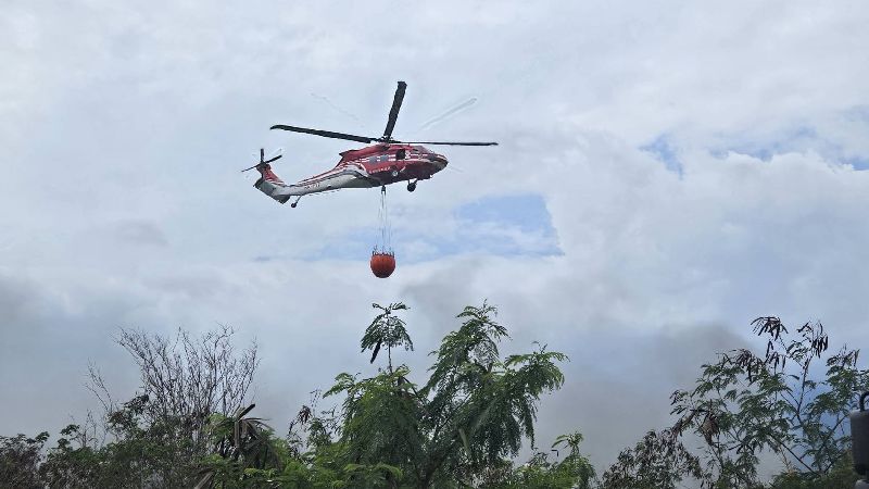 空勤直升機協助撲滅殘火。（圖／台東消防局提供）