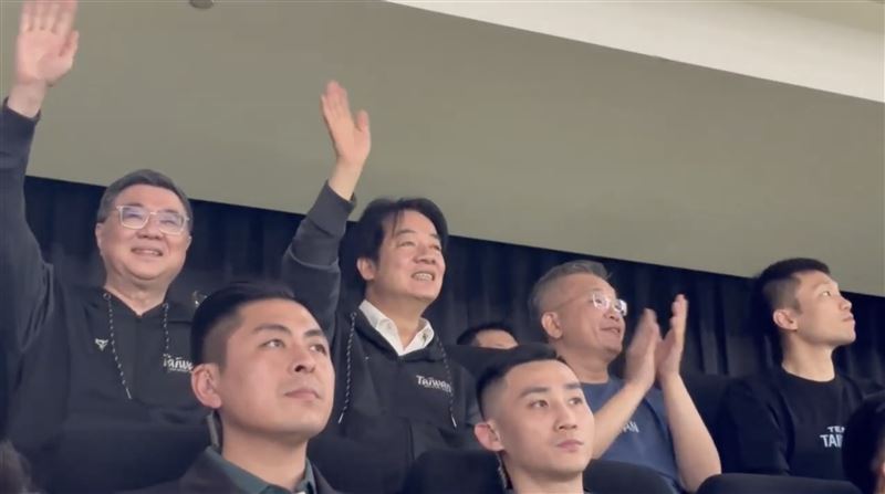 為台灣隊加油 賴清德驚喜現身台日交流賽