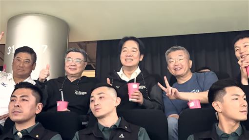 為台灣隊加油　賴清德驚喜現身台日交流賽