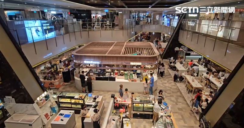 高雄義享天地下午4時許大停電，不過目前已復電。（圖／翻攝畫面）