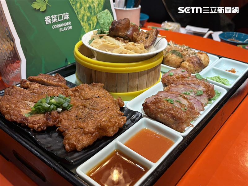 本次合作期間限定，寧夏夜市牛媽媽推出「香菜控肉飯」。（圖／記者簡浩正攝影）