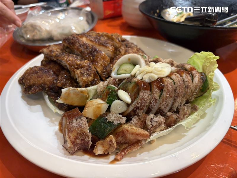 「爆漿脆皮魷魚」，就連NVIDIA輝達共同創辦人黃仁勳也曾嚐鮮。（圖／記者簡浩正攝影）