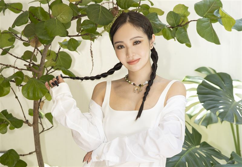 陳芳語近日喜事多,也長期投身於公益活動。(圖/台灣關愛基金會)