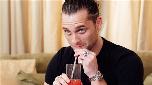 《悲慘世界》男星來台　自爆每天喝西瓜汁