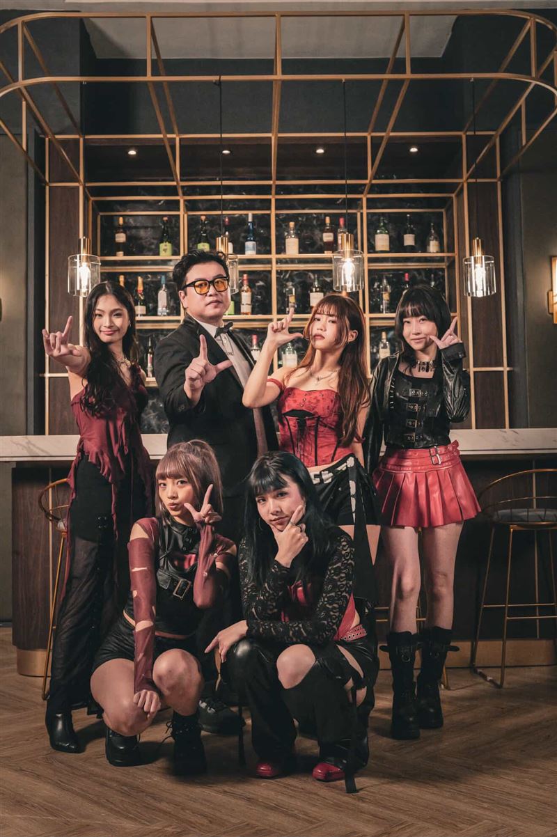 DAPUN大胖暫別歌壇最後單曲 MV〈Wait On 綠茶〉把過往被「微糖綠茶」心機女玩弄悲慘遭遇及自身「抖M」體質愛情觀全都露！（圖／胖曲製作工作室 提供）