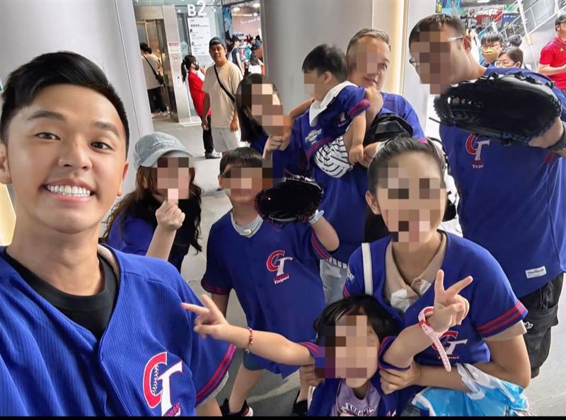 「香蕉」王俊傑親飛東京應援。(圖/翻攝自臉書)