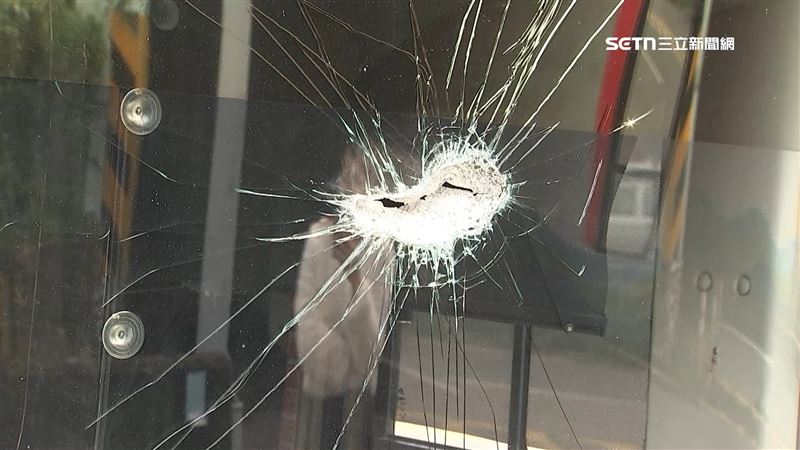 突如其來的事故，讓車上４４名乘客全都嚇壞了