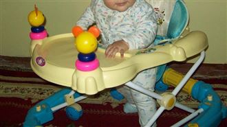 兒科醫推翻育兒舊觀念　別趴睡、用學步車