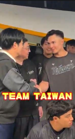 賴清德與費仔握手。（圖／總統府提供）