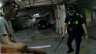 高雄酒醉男忘帶磁扣！竟暴走痛毆69歲保全