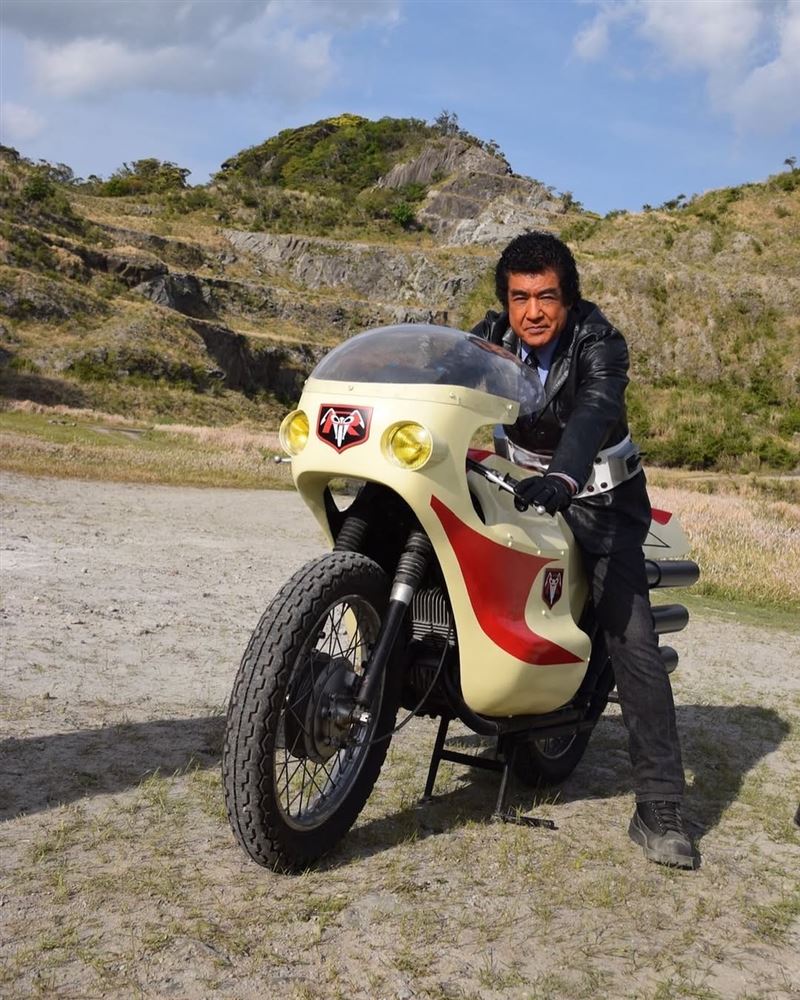 初代假面騎士1號「本鄉猛」男星藤岡弘,被視為特攝界傳奇級人物。(圖/翻攝自IG @hiroshi_fujioka_official)