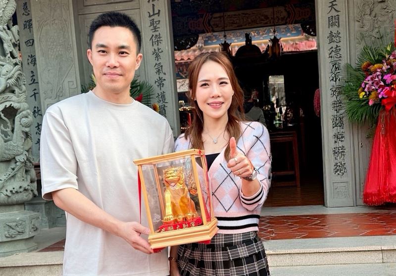 吳申梅與老公Eric。（圖／喜上梅梢娛樂提供）