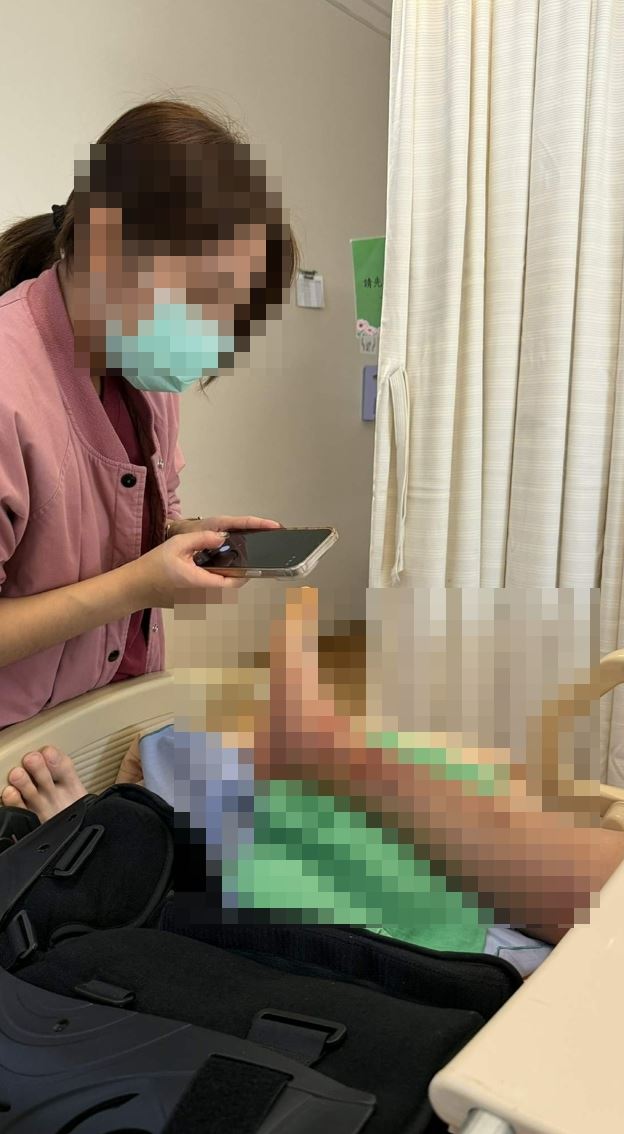 護理師記錄蘇男右腳骨折傷勢。（圖／翻攝畫面）