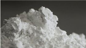 稀土氧化釔（yttrium oxide）。（圖／達志／美聯社）