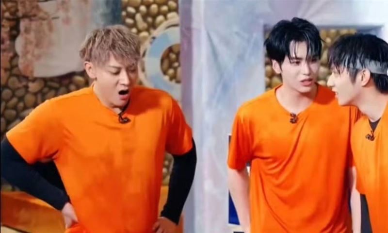 黃子韜錄影到一半突然喘不過氣。（圖／翻攝自微博）