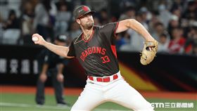 台日棒球國際交流賽，味全龍第3任投手蔣銲。（圖／記者劉彥池攝影）