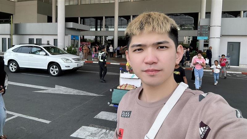 晚安小雞出獄恐遭送中!突更新自拍曝行蹤