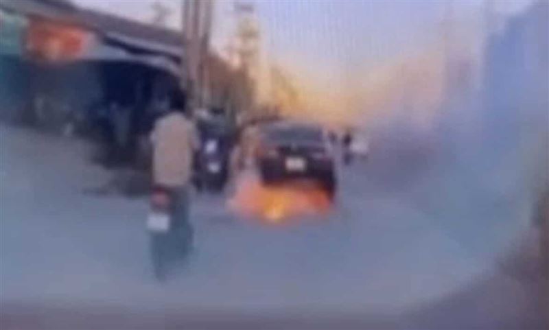 老公出軌！正宮看YT「自製炸彈」藏小三車底，合夥2男遠端引爆畫面曝光。（圖／翻攝自KhaoSod）