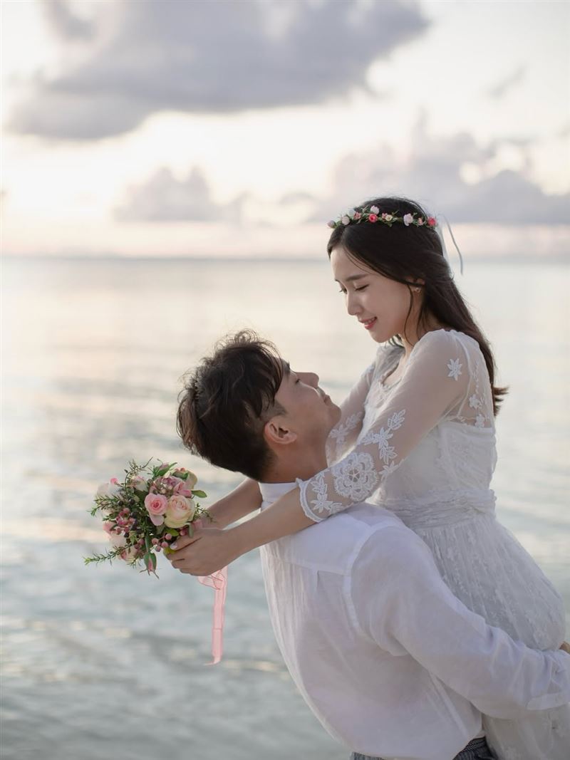 韓國女團Crayon Pop成員超娥罹癌,老公不離不棄。(圖/翻攝自minjinchoa)